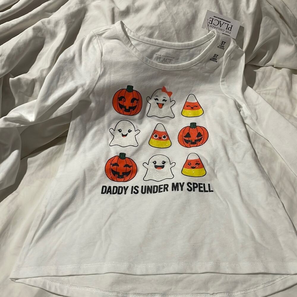 Childrens place 5t white hi low Halloween graphic t daddy’s under my spell nwt